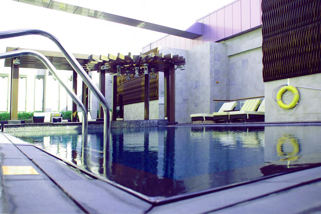 Halo Hotel Dubai Exteriör bild